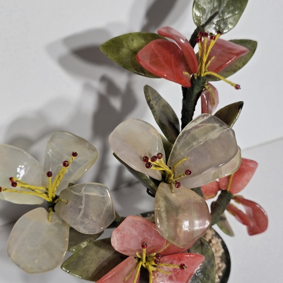 Source Unknown Red and Cream Glass Art Floral Display - Picture 2 of 15